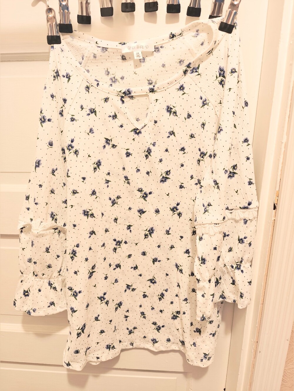 Split V-Neck Daily Thread Blouse Tossed Ditsy White Size Large